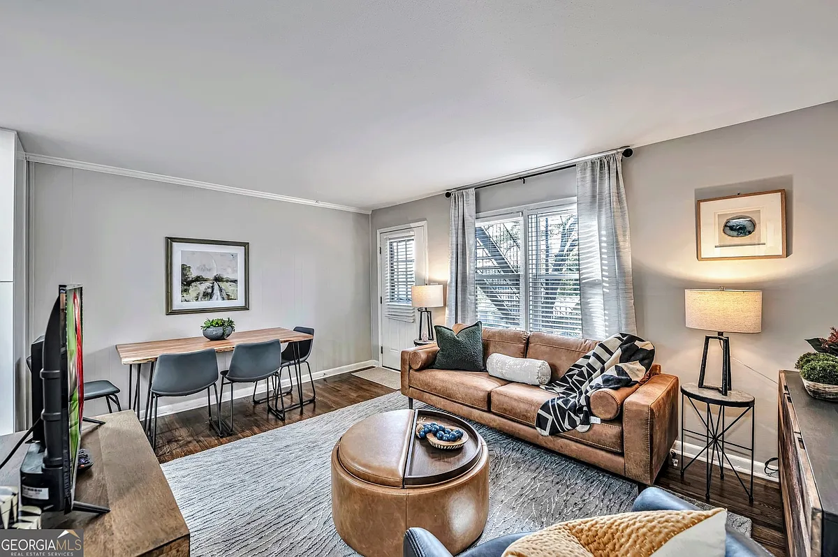Building Photo - 2858 Rosehill St #5