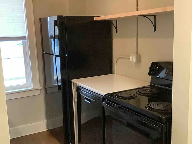 414 6th St #6 — Photo 5