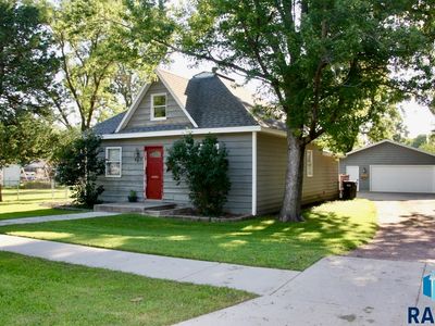 405 S 2nd Ave, Brandon, SD, 57005