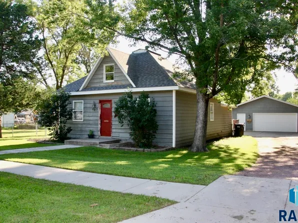 405 S 2nd Ave, Brandon, SD 57005