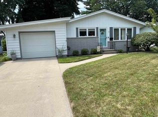 7 W Sharlear Dr, Essexville, MI