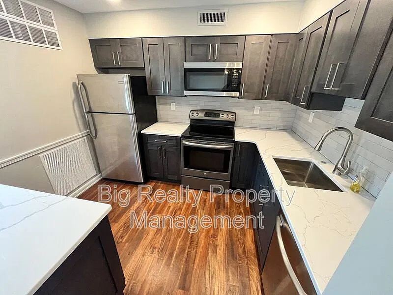 3 bed, 1.5 bath, 1395 sqft, $1,995 — Photo 4