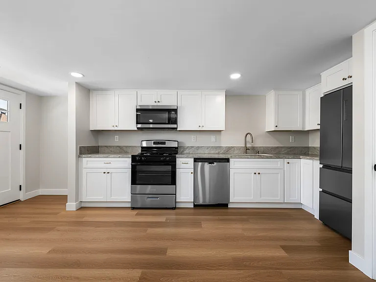 3020 E 3rd St #14 — Photo 10