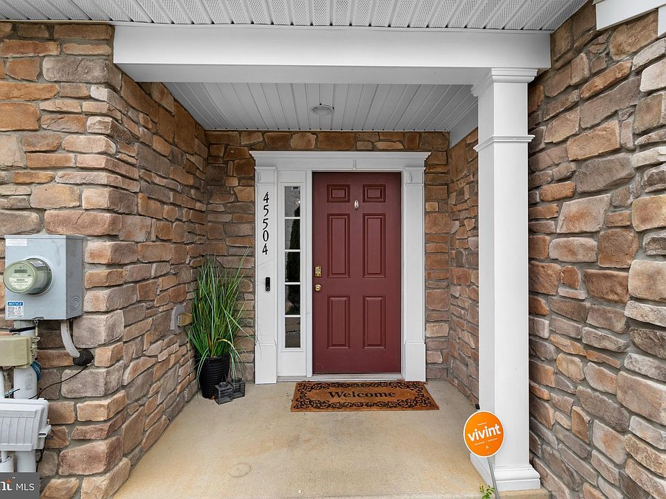 1st image of 45504 Catalina Ln