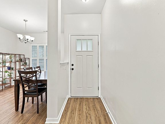 4th image of 15 Ridgemont Dr