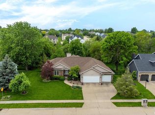 2559 Buckingham Ave, Bettendorf, IA