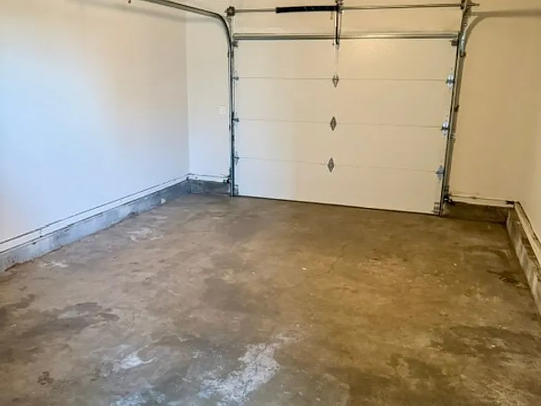694 SE Centennial St — Photo 18
