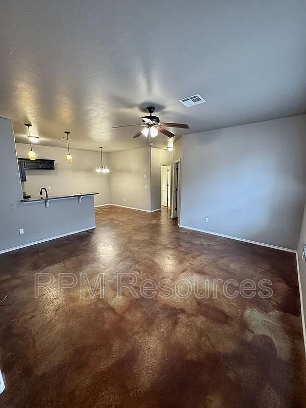 3 bed, 2.0 bath, 1225 sqft, $1,295 — Photo 4