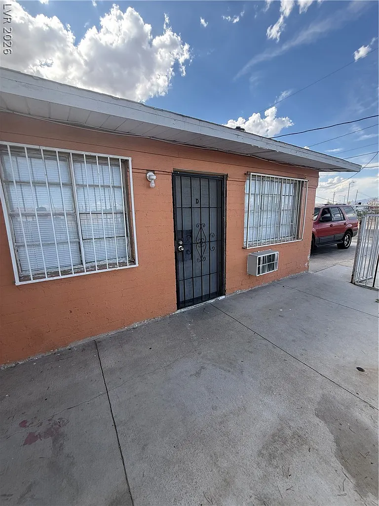 1 bed, 1.0 bath, 2080 sqft, $875 — Photo 1