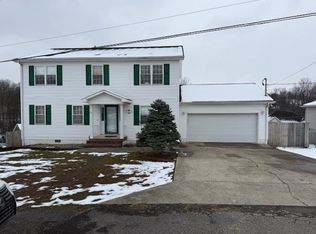 115 Albany Ln, Mount Hope, WV 25880