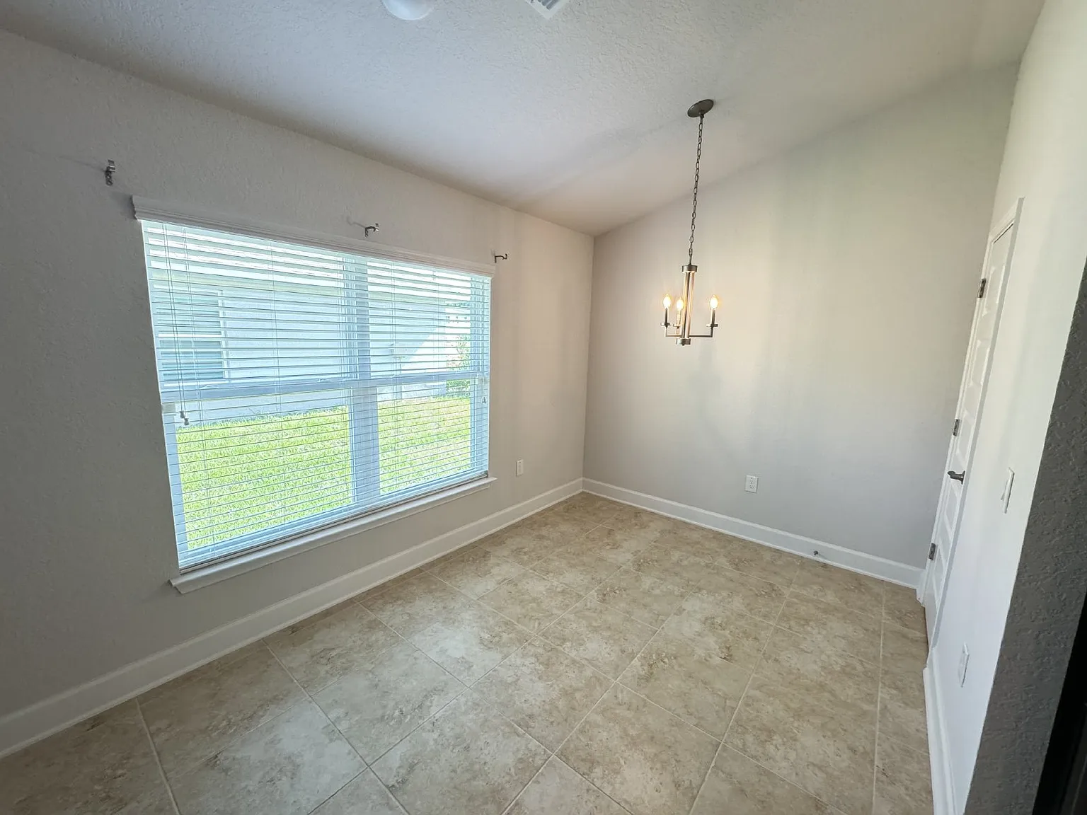 4 bed, 2.0 bath, 1846 sqft, $2,050 — Photo 4