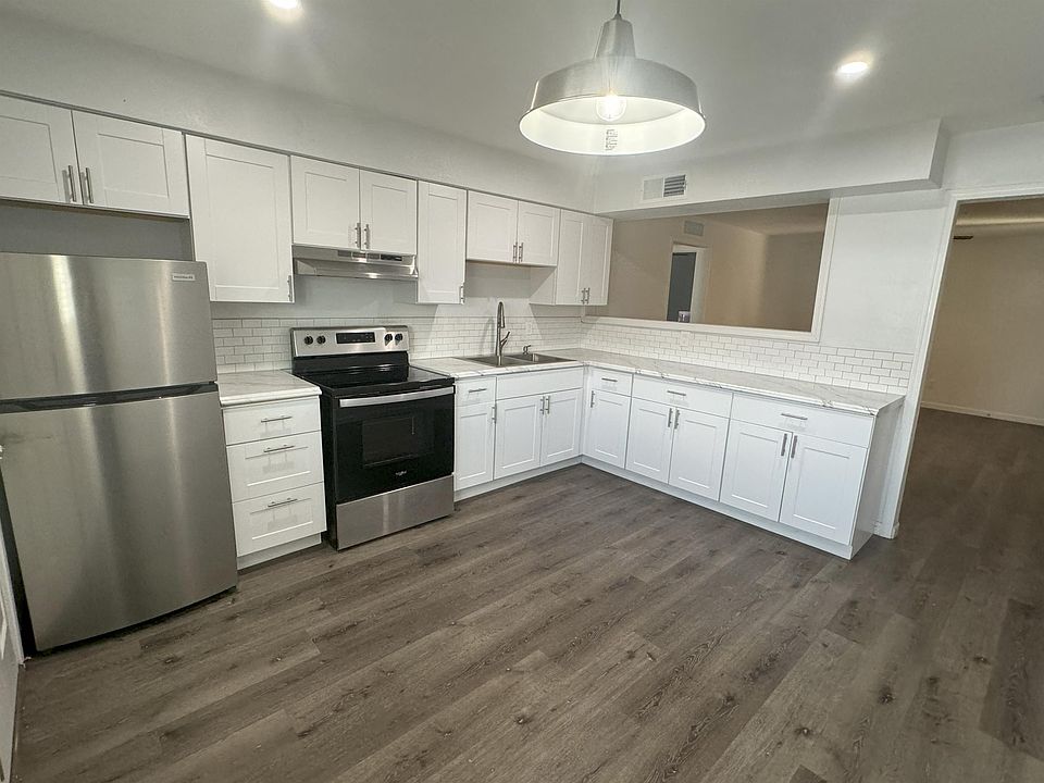 Large Spacious Kitchen.