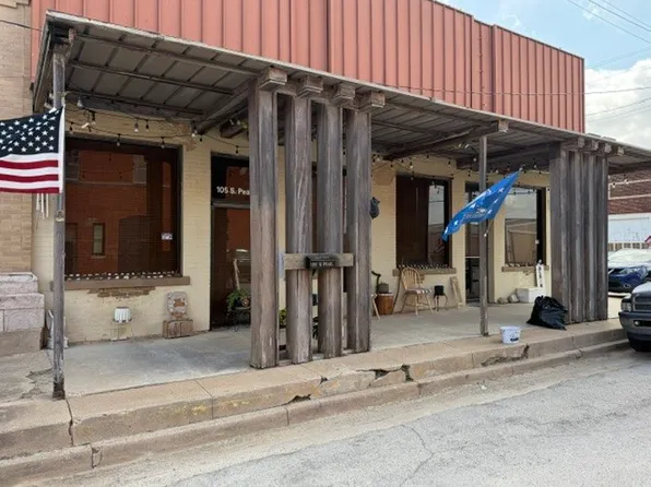 105 S Pearl St, Mart, TX 76664