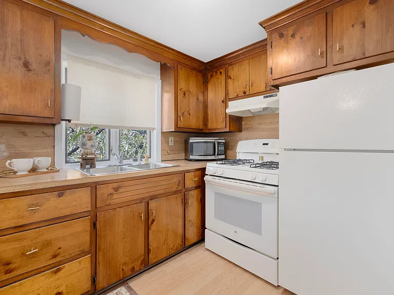 45 E St #2 — Photo 4