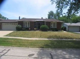 2831 Stonewall Ave, Woodridge, IL