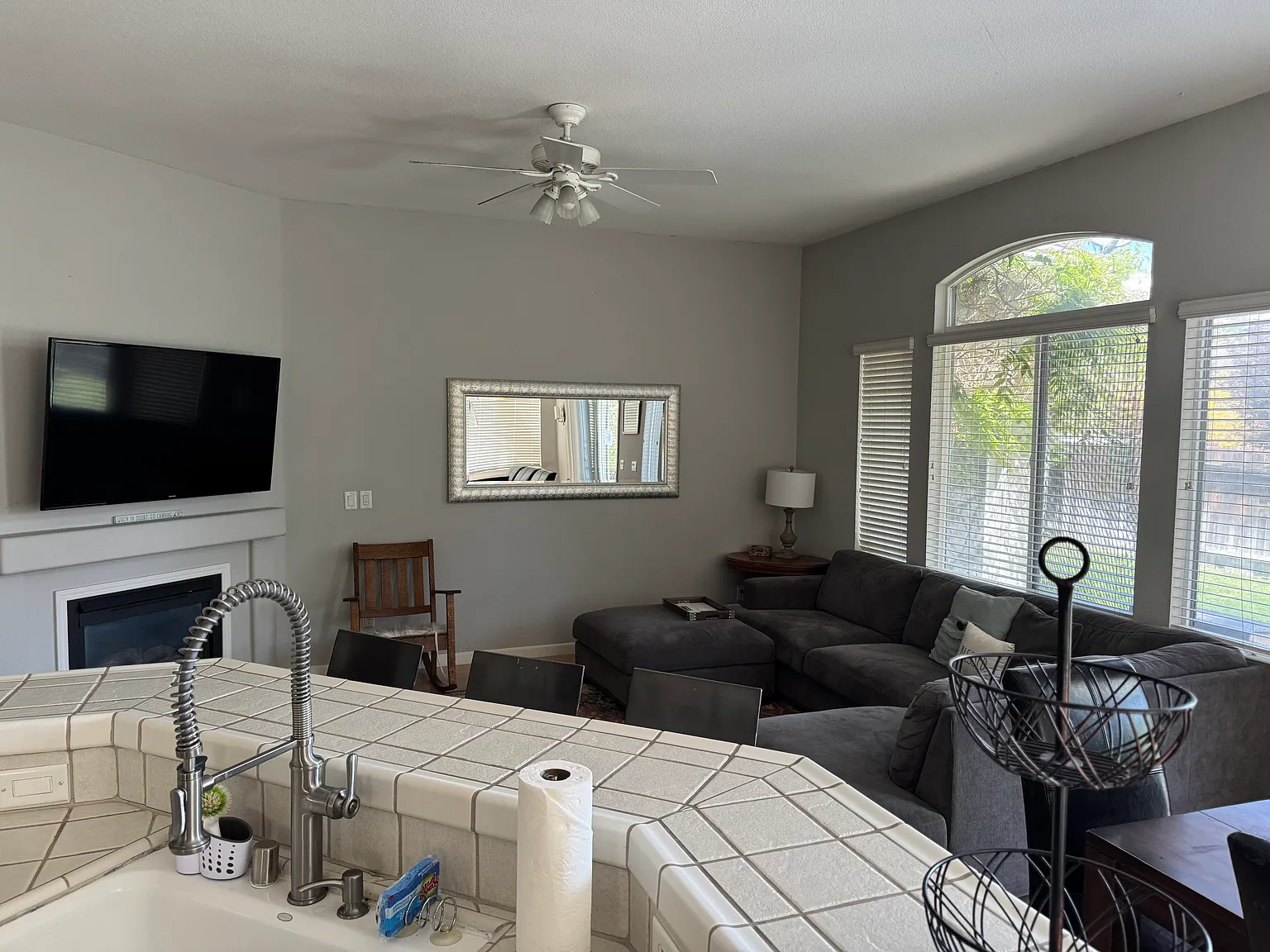 4 bed, 1994 sqft, $3,300 — Photo 4