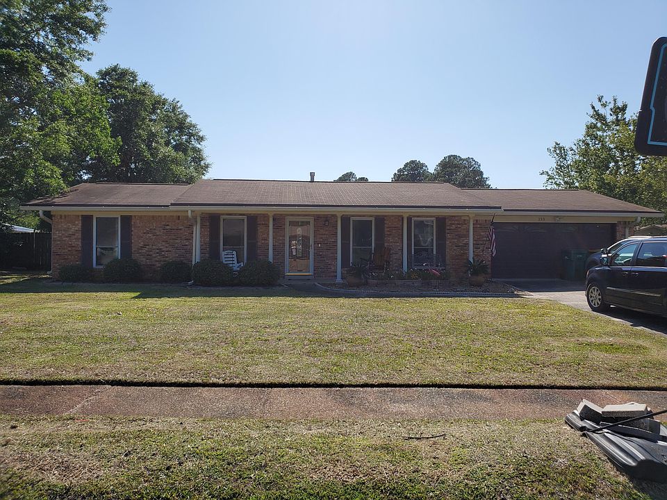 1st image of 215 Pinecone Dr