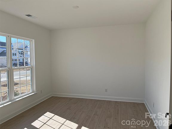 4th image of 13939 Penbury Ln