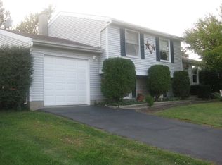 1541 Wakerobin Ct, Walworth, NY 14568