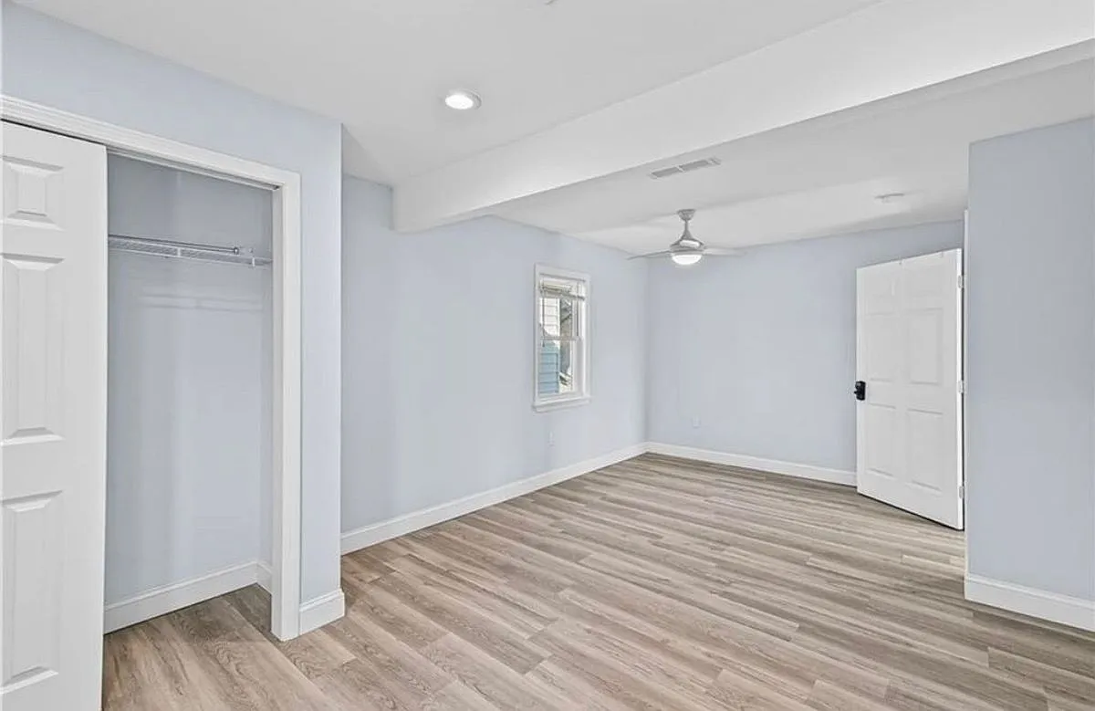 5 bed, 2.0 bath, 2365 sqft, $5,000 — Photo 4