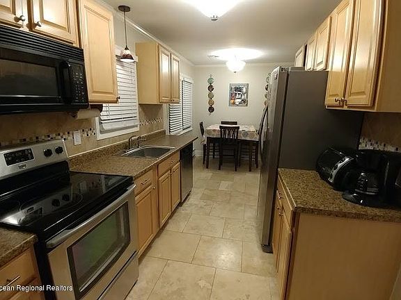 3rd image of 217 Carol Dr