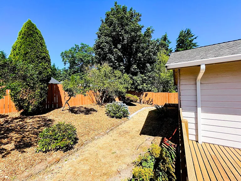 3022 Russell Way #B — Photo 9