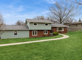1018 Sunset Ave, Pella, IA 50219
