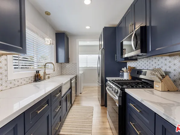 5726 Los Angeles St, Oakland, CA 94608