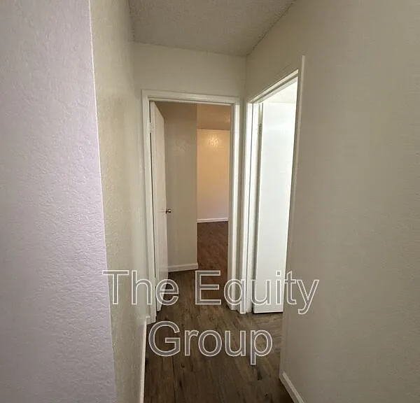 148 S Peppertree St — Photo 16