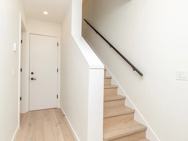 528 E 2nd St #32 — Photo 8