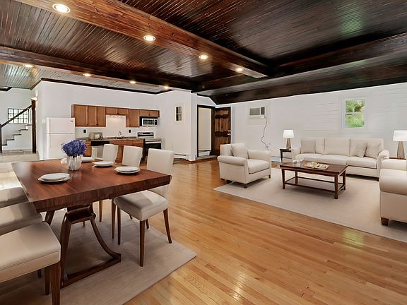 Endless Layout opportunities. Virtually Staged.