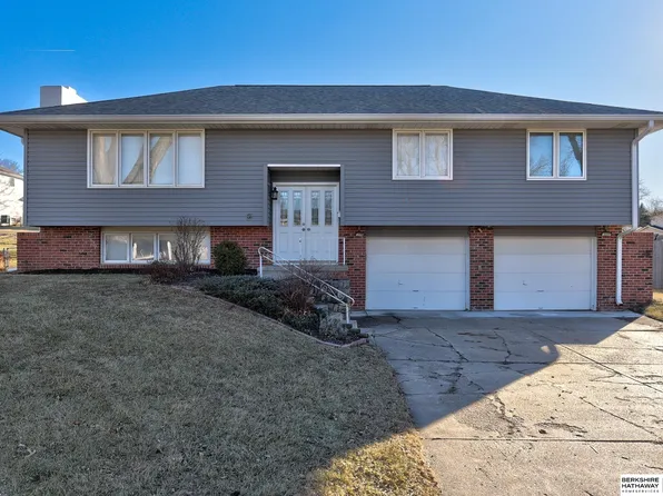 815 Arlene Ave, Papillion, NE 68046