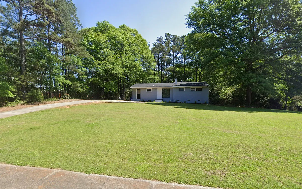 Building Photo - 1112 W Lake Dr