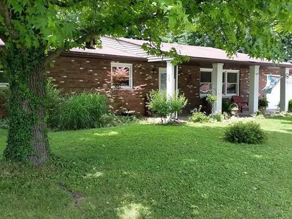 23 Rosewood Dr, Maryville, IL 62062