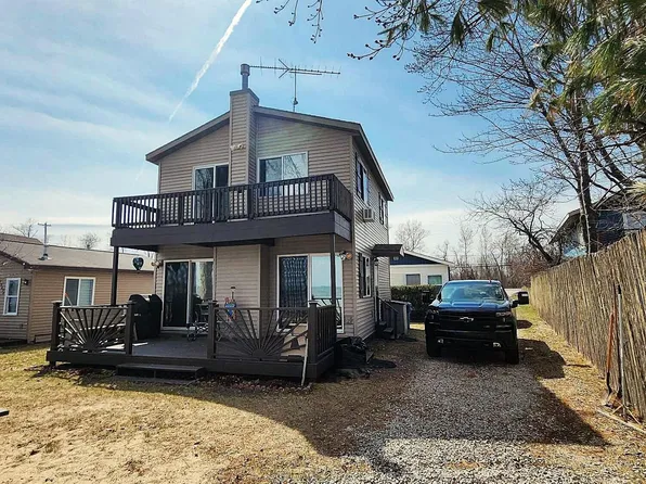 8702 W Houghton Lake Dr, Houghton Lake, MI 48629