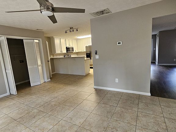 5th image of 303 Vendella Cir