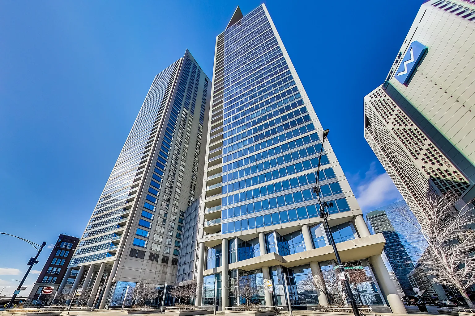 600 N Lake Shore Dr APT 3011 photo 1