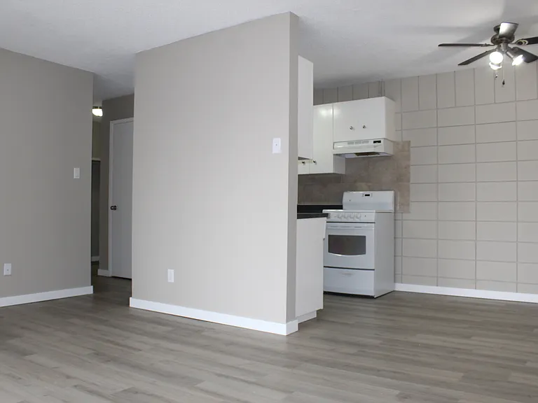 10155 153rd St NW — Photo 2