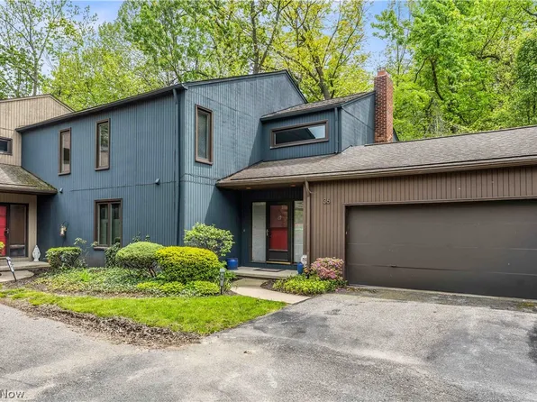 36 Oakshore Dr, Bratenahl, OH 44108