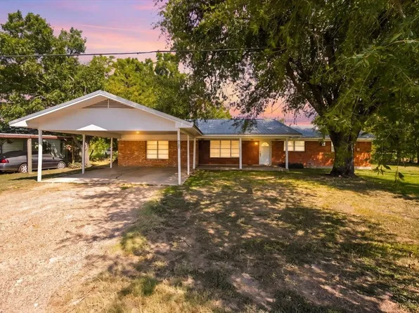 710 E Avenue A, Rosebud, TX 76570