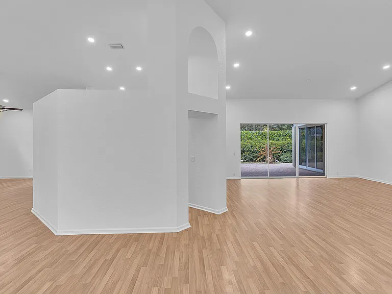 3420 Washington Ln — Photo 4