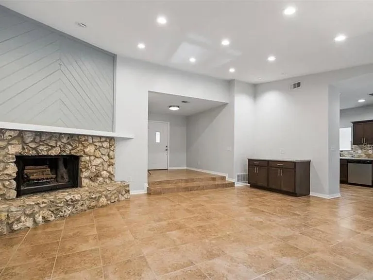 10744 Creek Dr — Photo 3