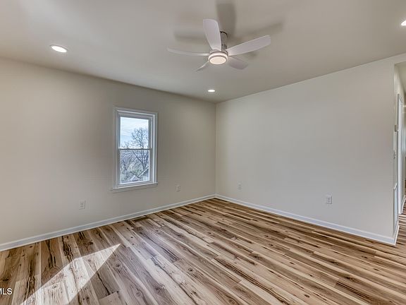 5th image of 420 Rogers Ave
