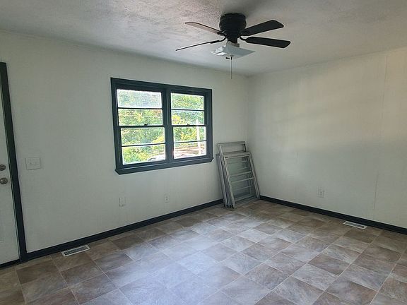 3rd image of 2935 E Republic Rd