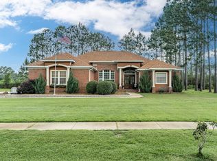 180 Gulf Pines Ct, Freeport, FL 32439