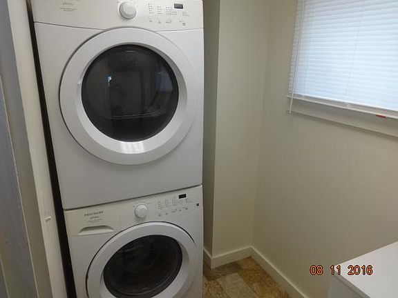 3rd image of 179 E Hudson St
