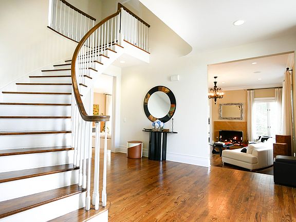 4th image of 10 High Meadow Ct