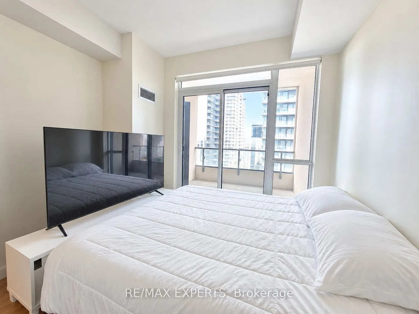 2 bed, $2,200 — Photo 3