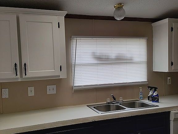Navy/white cabinets