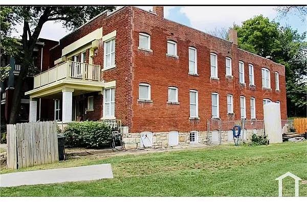 Building Photo - 3220 E 10th St